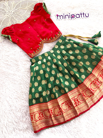 Paavai - Red Green Designer Minipattu