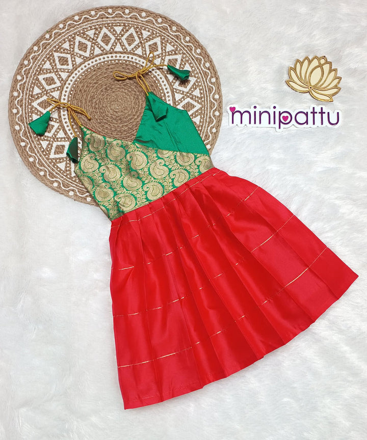 Hamsika - Green Red Lines Frock Minipattu