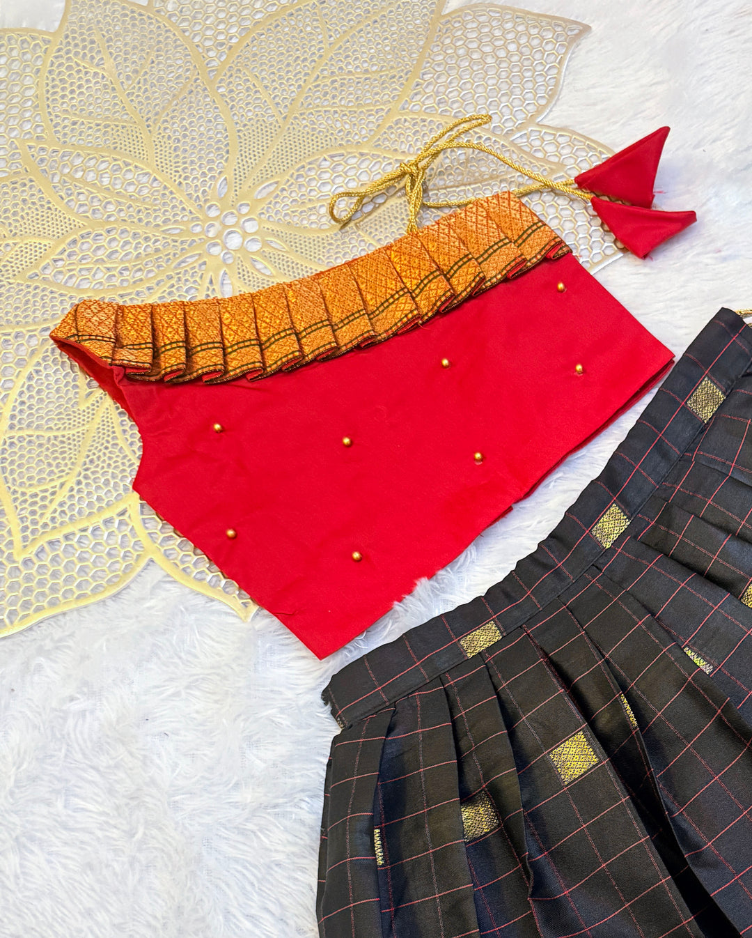 Yamuna - Red Black Minipattu