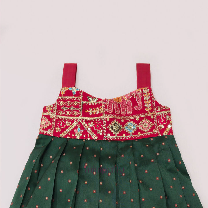 Dyana - Red Green Minipattu