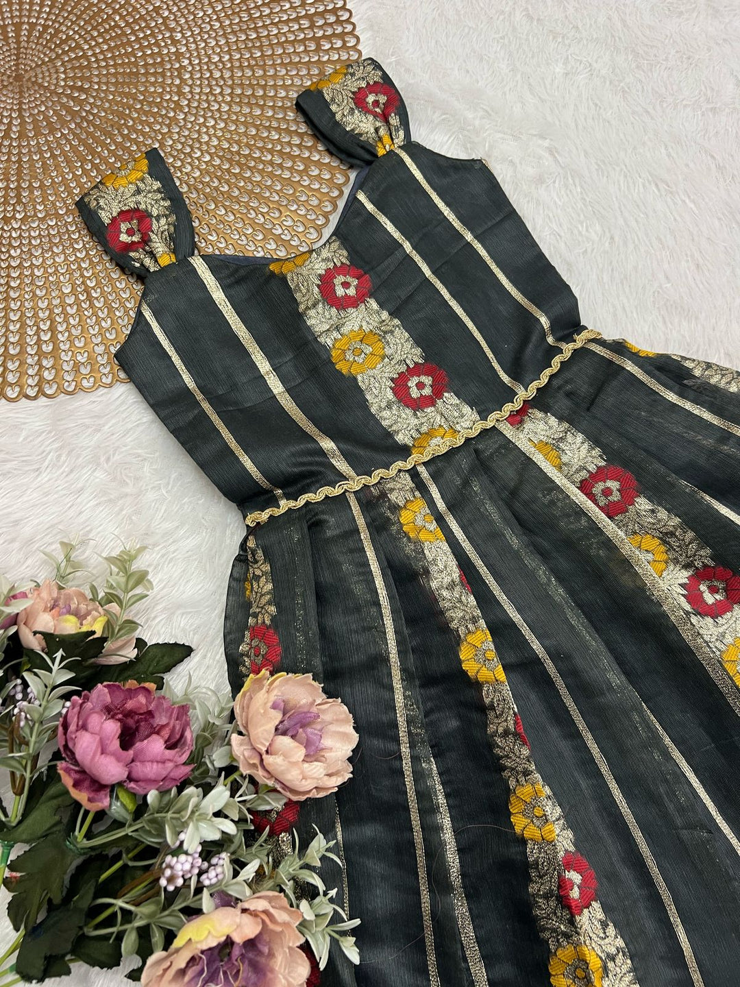 Nira - Ash Grey Minipattu