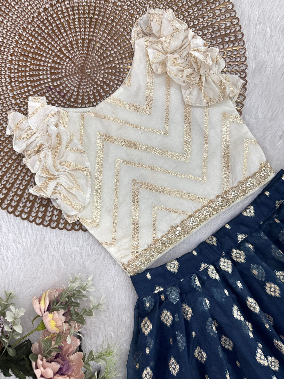 Tinu - Halfwhite Blue Minipattu
