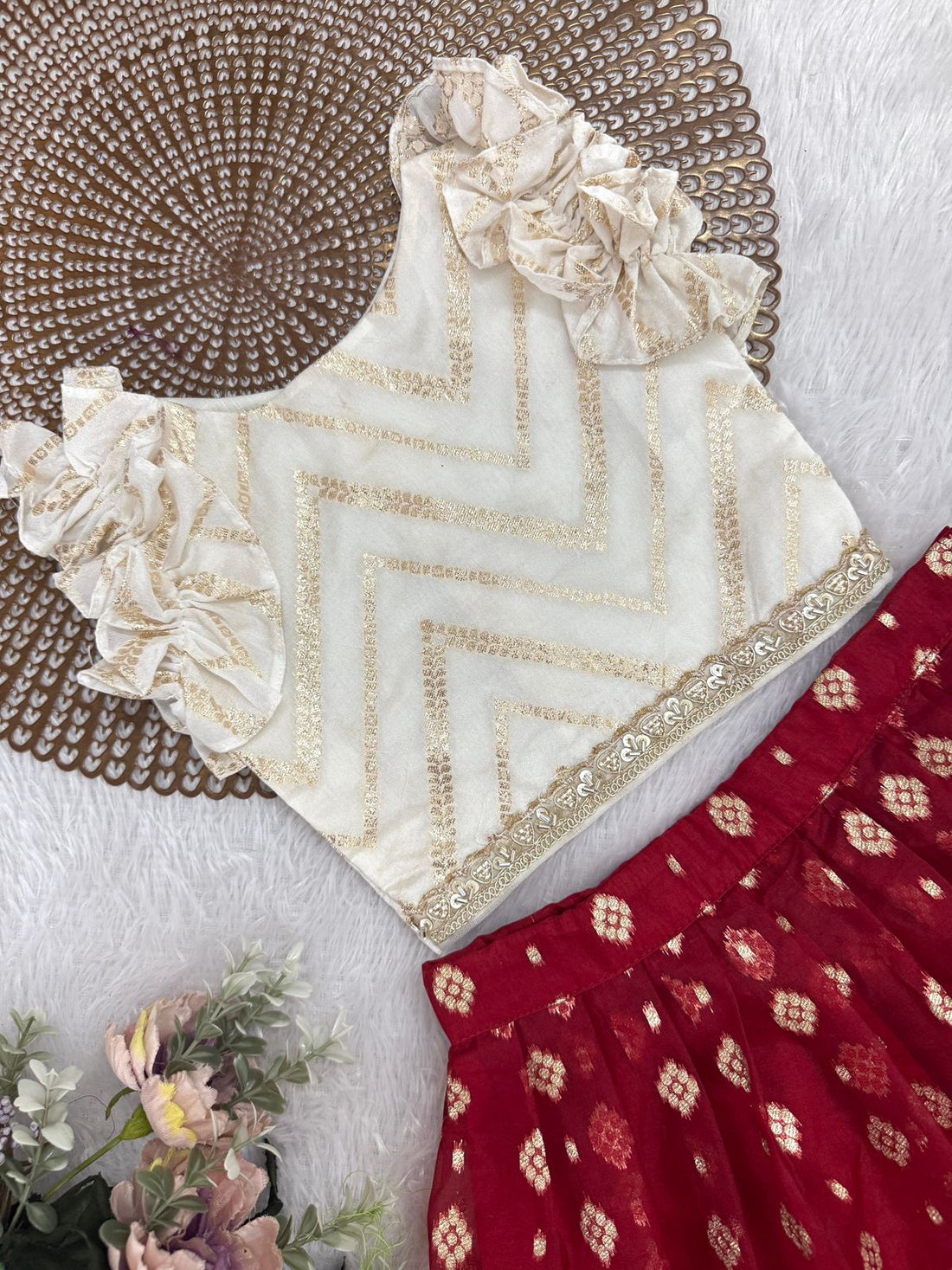 Tinu - Halfwhite Red Minipattu