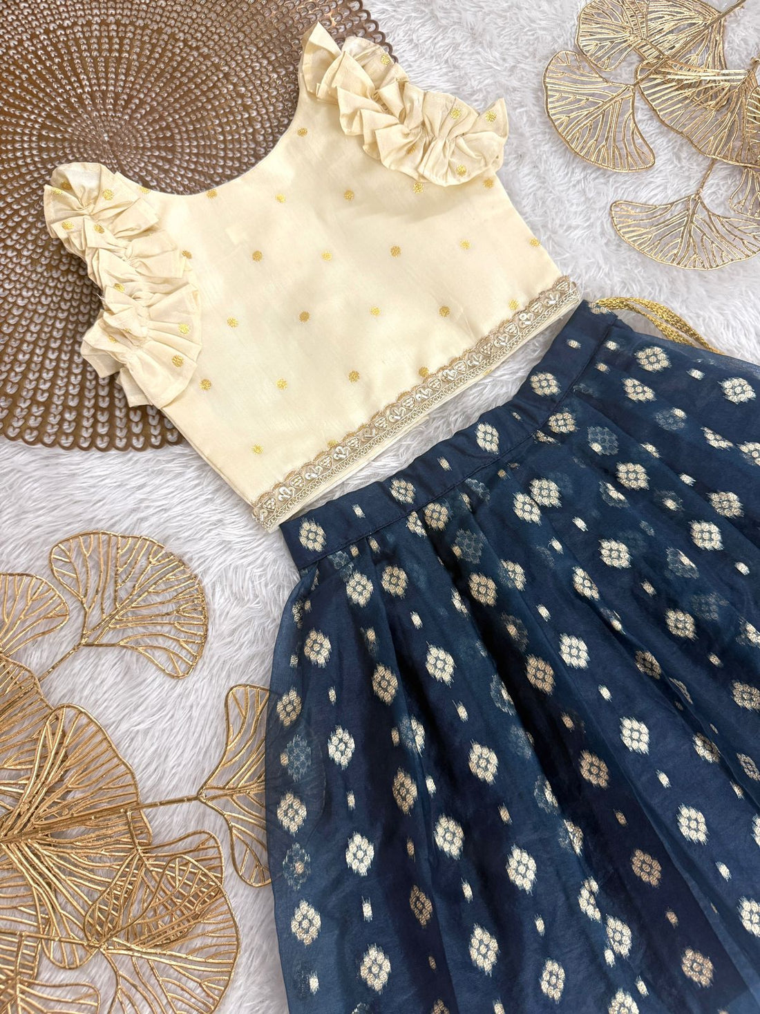 Tinu - Halfwhite Butta Navy Minipattu