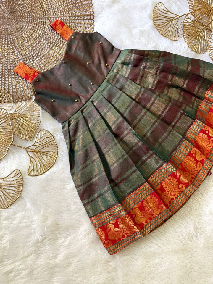 Chutki - Green Frock Minipattu