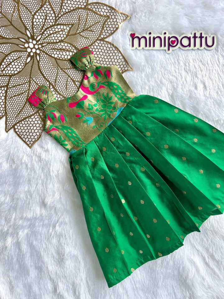 Navilu - Green Frock Minipattu