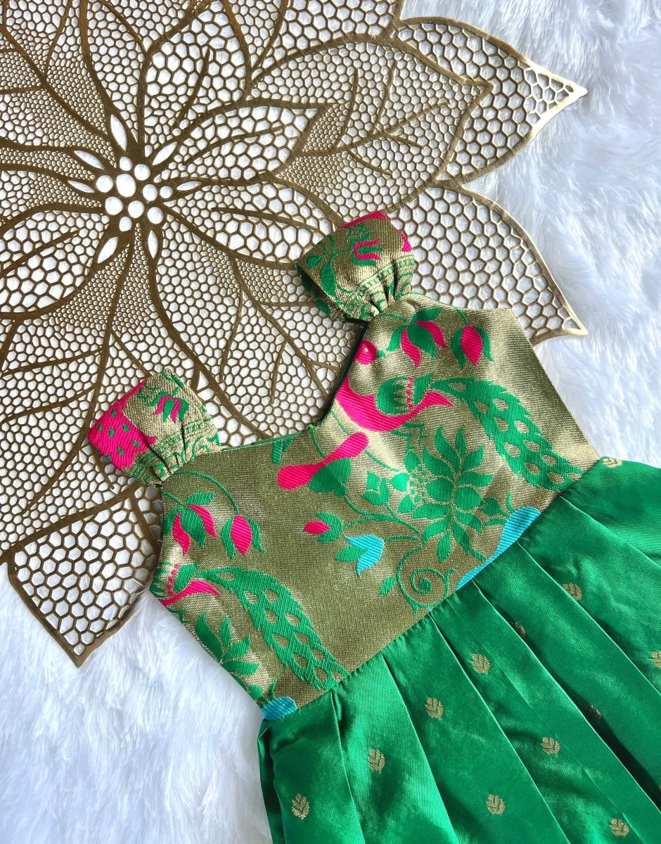 Navilu - Green Frock Minipattu