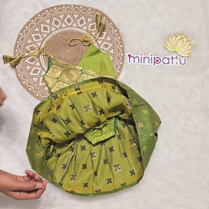 Vinusha - Green Frock-Cum-Romper Minipattu