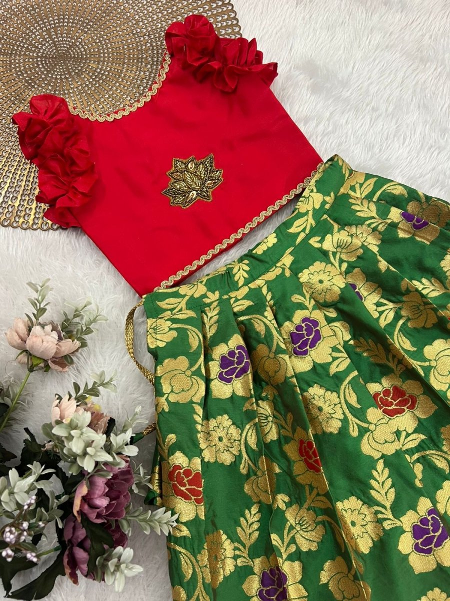 Sharvi - Red Green Minipattu