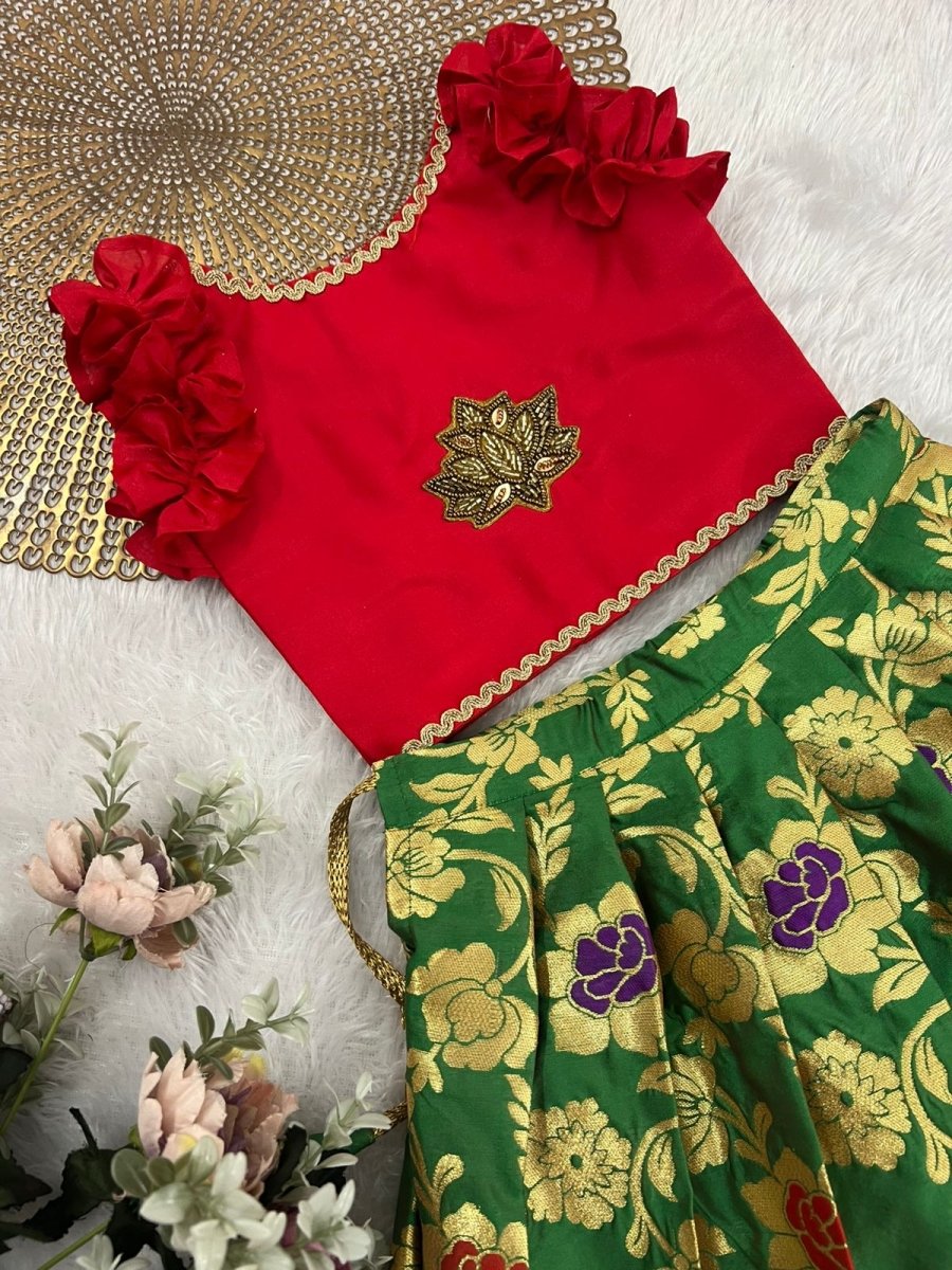 Sharvi - Red Green Minipattu