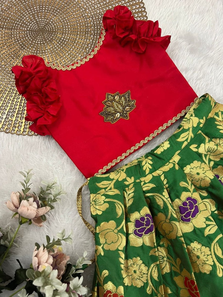 Sharvi - Red Green Minipattu